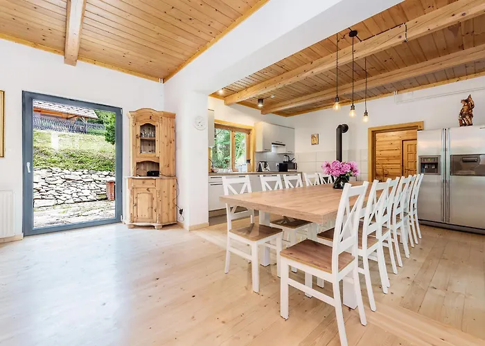 Pod 7 Lipami בקתה